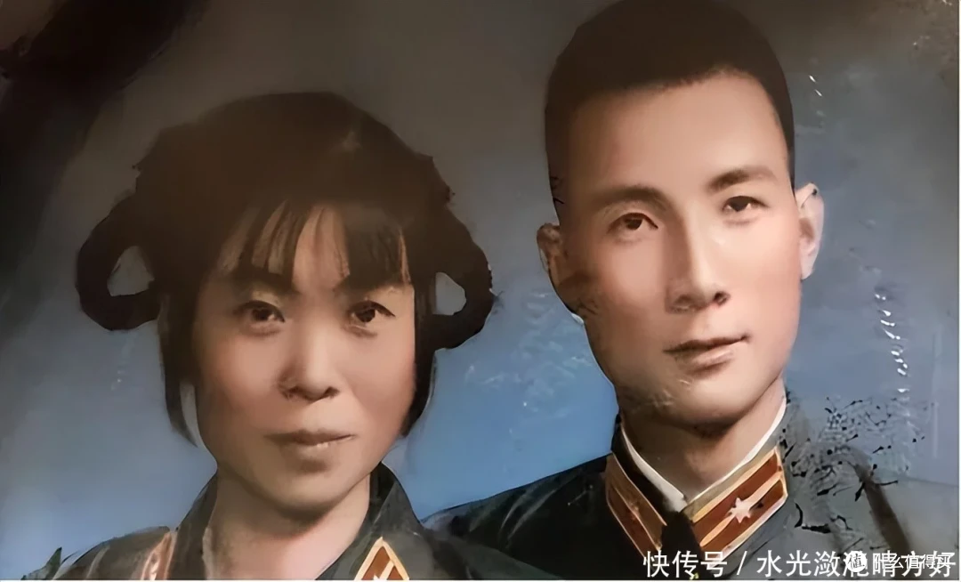 武汉八旬老太去银行转账1000万,银行职员报警后揭开老人惊人身份