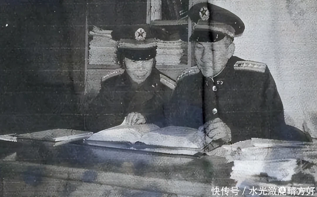 武汉八旬老太去银行转账1000万,银行职员报警后揭开老人惊人身份