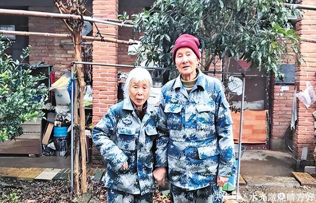 武汉八旬老太去银行转账1000万,银行职员报警后揭开老人惊人身份