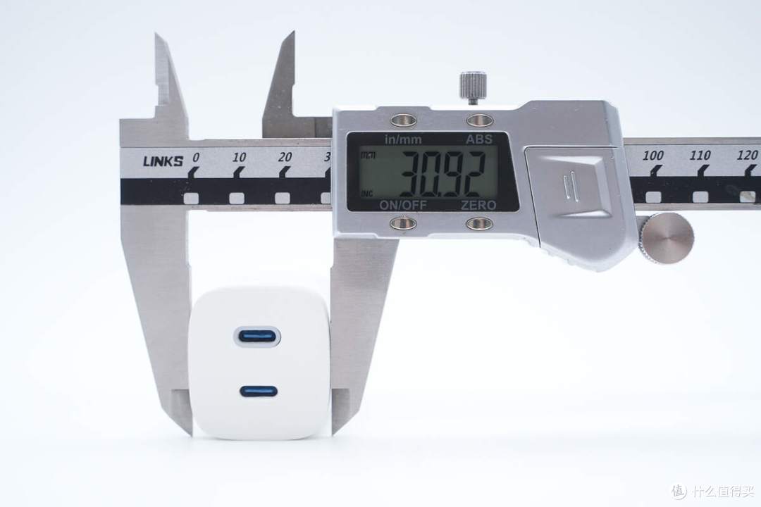小巧体积不输氮化镓方案，铭普65W双USB-C碳化硅充电器拆解