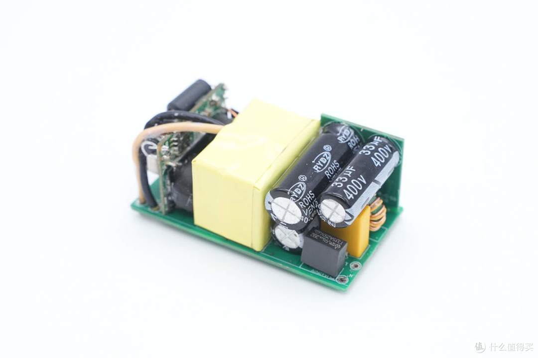 小巧体积不输氮化镓方案，铭普65W双USB-C碳化硅充电器拆解