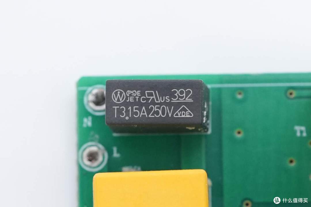 小巧体积不输氮化镓方案，铭普65W双USB-C碳化硅充电器拆解