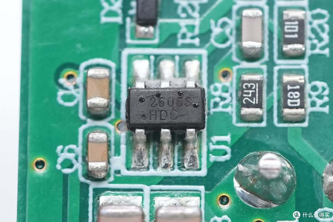 小巧体积不输氮化镓方案，铭普65W双USB-C碳化硅充电器拆解