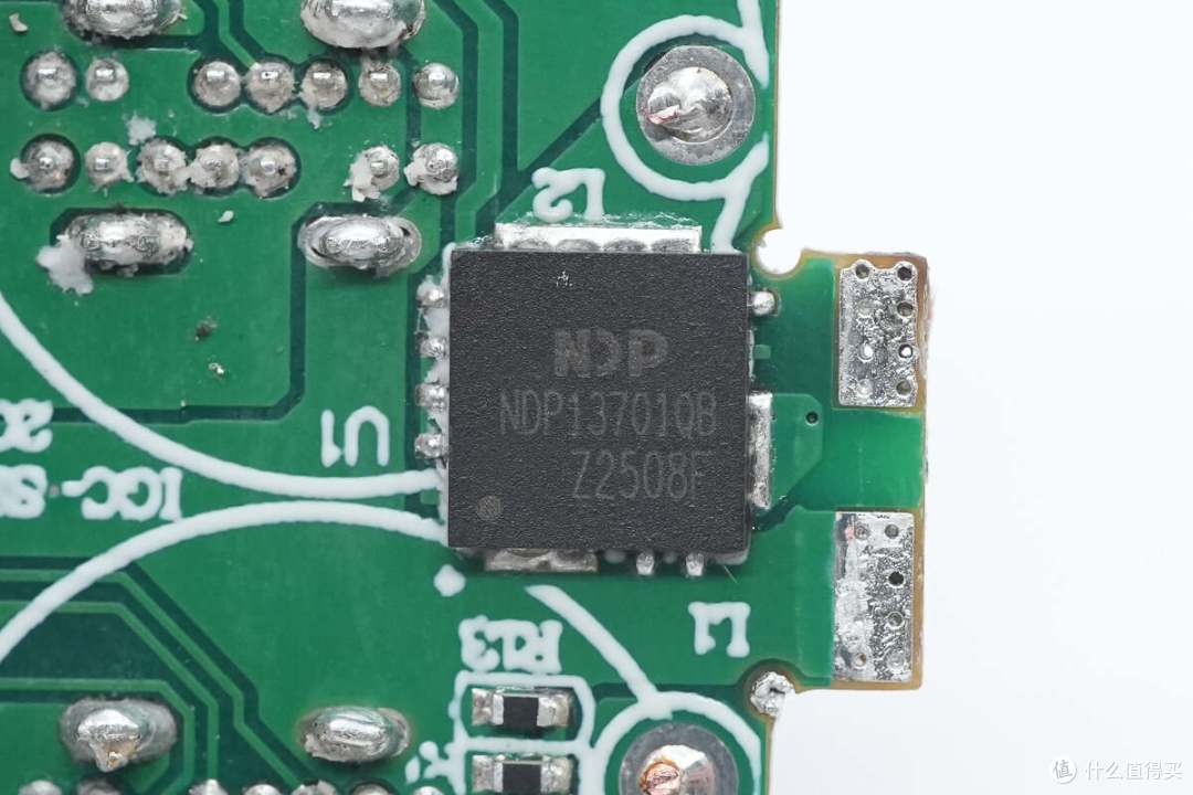 小巧体积不输氮化镓方案，铭普65W双USB-C碳化硅充电器拆解