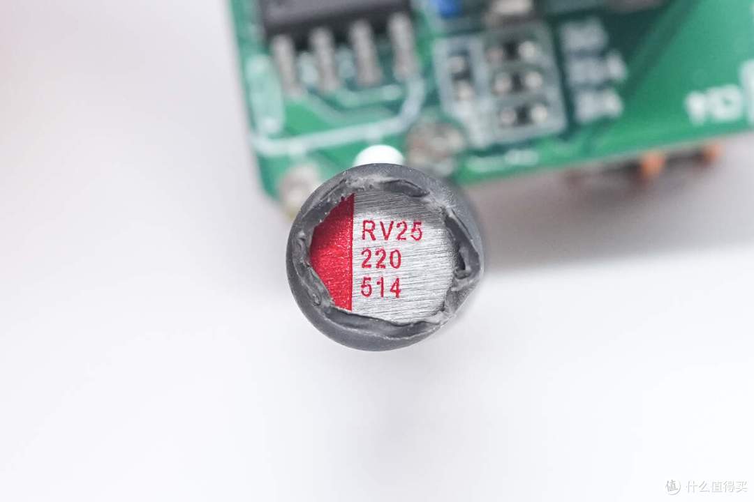 小巧体积不输氮化镓方案，铭普65W双USB-C碳化硅充电器拆解