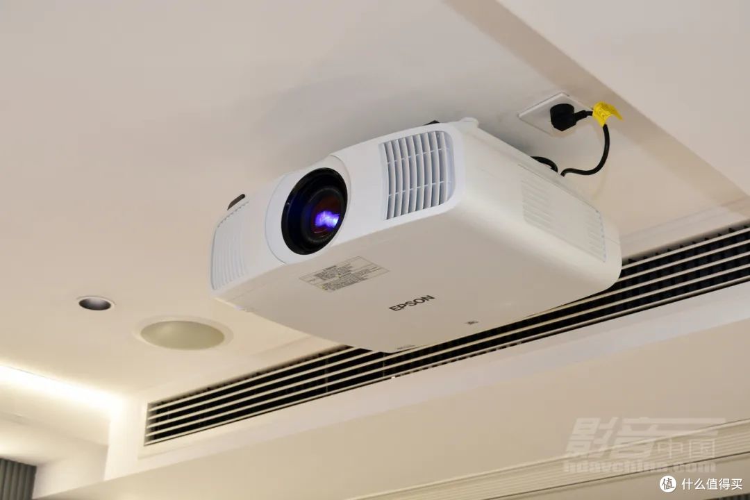 搭载激光光源的CH-LS11000W