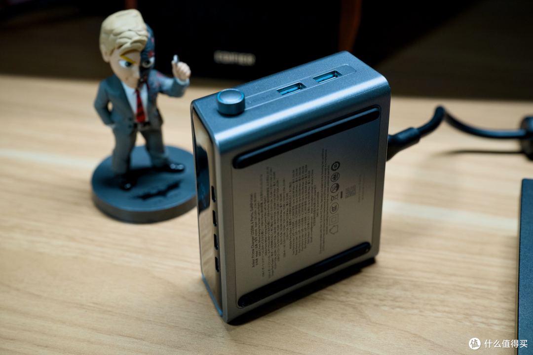 桌面“能量站”彻底进化!Anker Prime 250W氮化镓桌面充电器体验