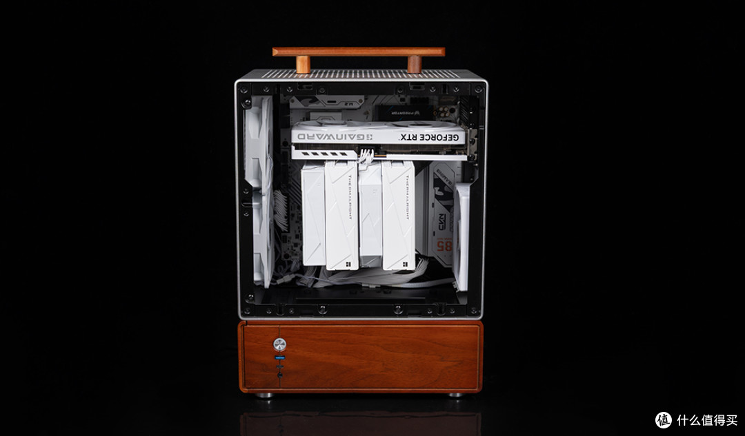 实木风桌面主机:9600X+七彩虹CVN B850M战列舰+耕升RTX 5060追风