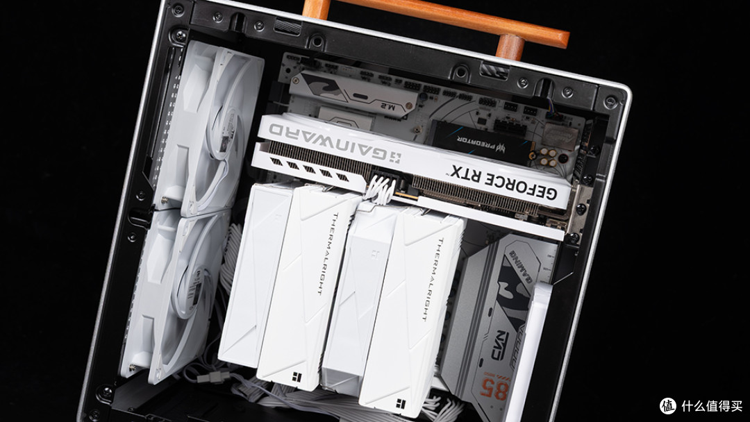 实木风桌面主机:9600X+七彩虹CVN B850M战列舰+耕升RTX 5060追风
