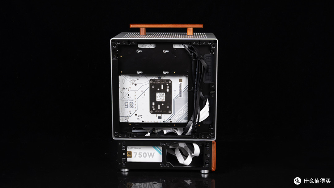 实木风桌面主机:9600X+七彩虹CVN B850M战列舰+耕升RTX 5060追风