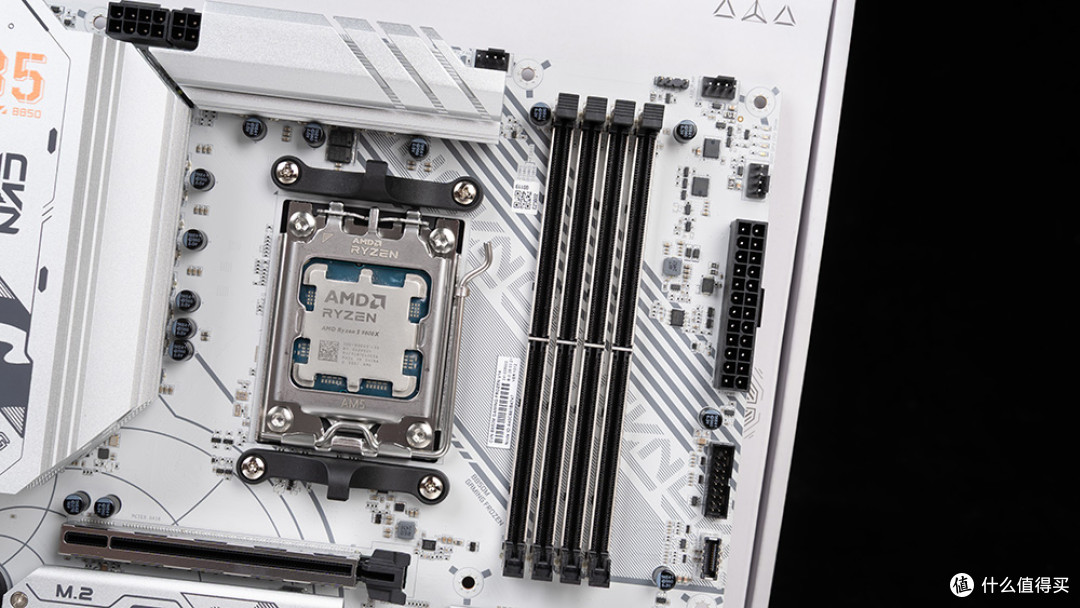 实木风桌面主机:9600X+七彩虹CVN B850M战列舰+耕升RTX 5060追风