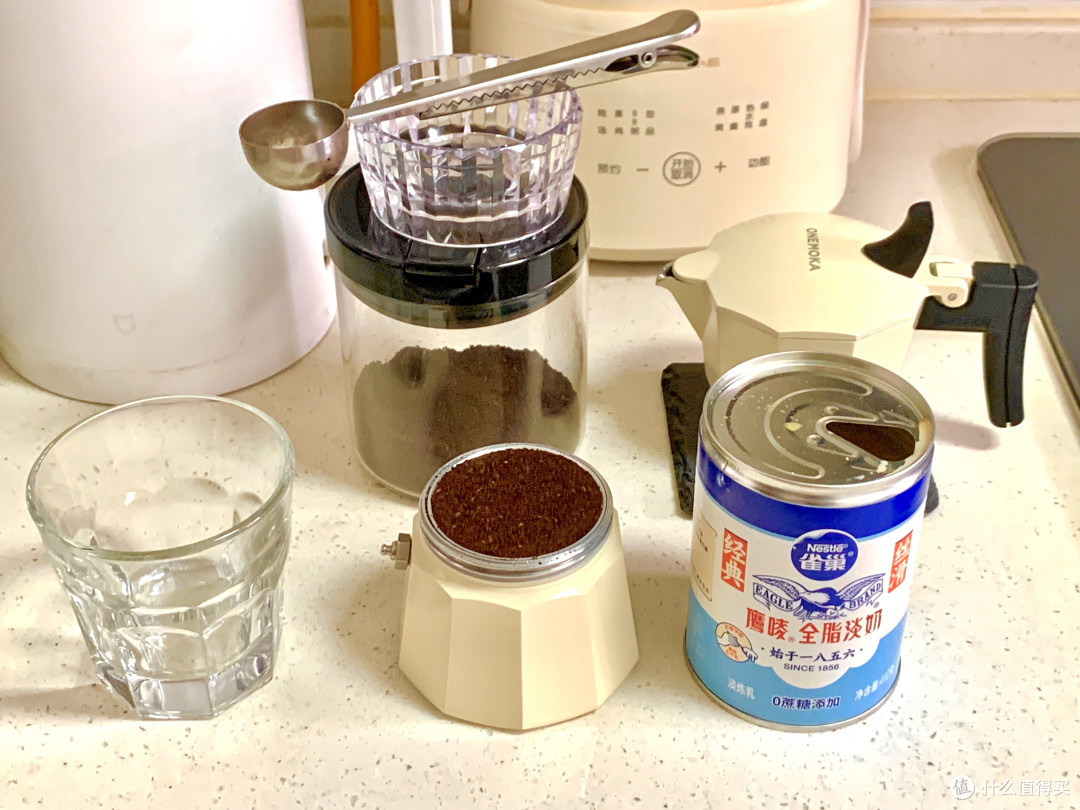 无意间的随便搭配，竟然做出了港式茶餐厅的经典饮品：“啡走”