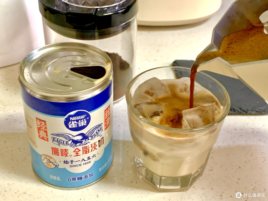 无意间的随便搭配，竟然做出了港式茶餐厅的经典饮品：“啡走”