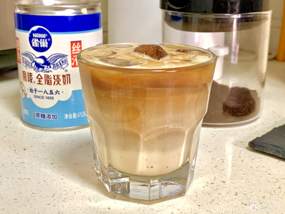 无意间的随便搭配，竟然做出了港式茶餐厅的经典饮品：“啡走”