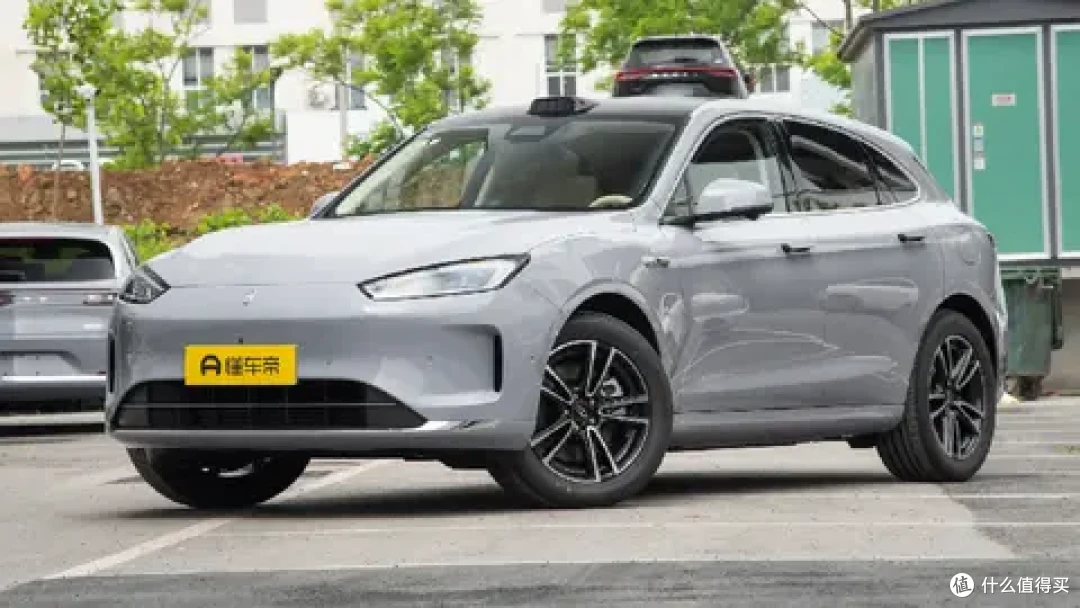 问界新M5 Ultra对比阿维塔07，同为增程式SUV，你选择哪一款？