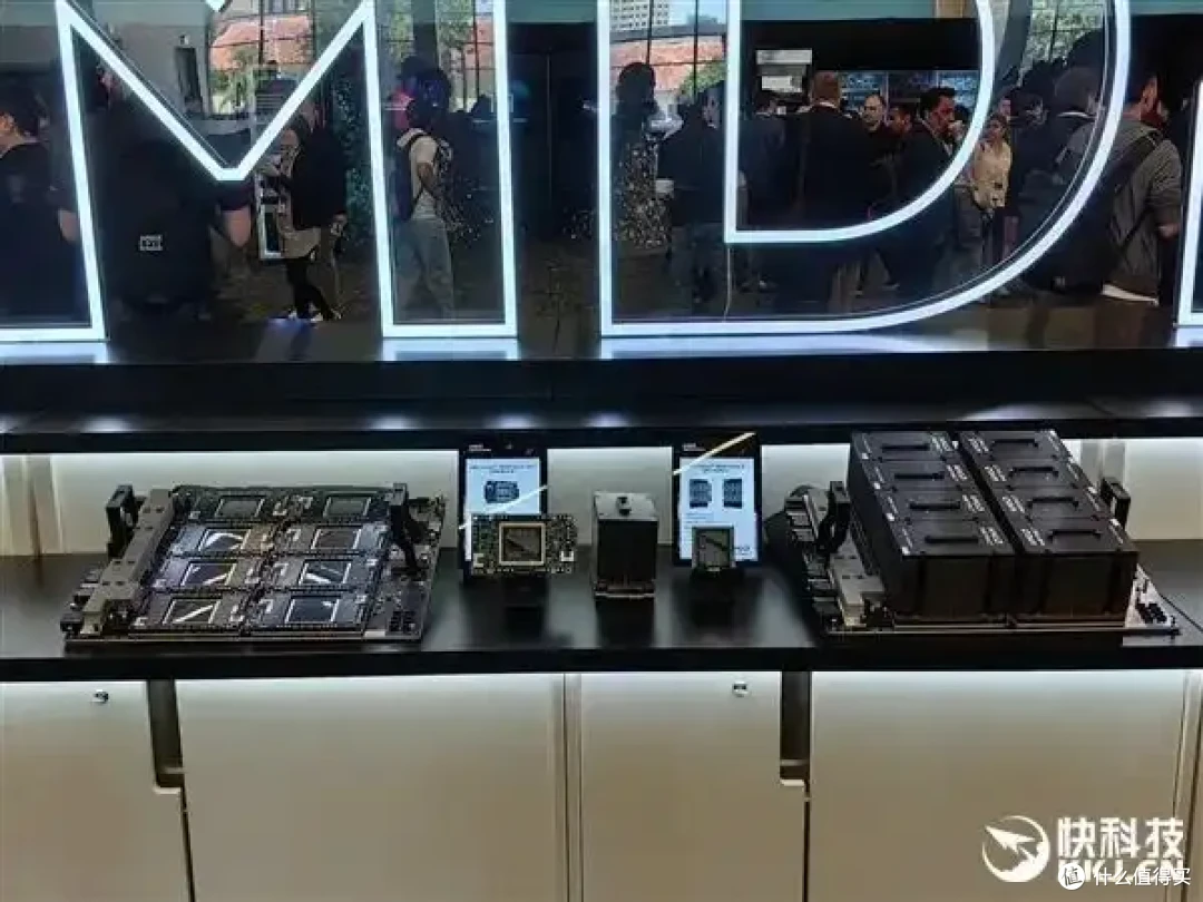 AMD AI加速卡升级288GB内存、1400W功耗野兽！下代更是80万兆网卡