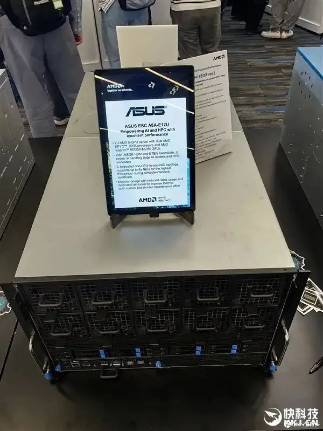 AMD AI加速卡升级288GB内存、1400W功耗野兽！下代更是80万兆网卡