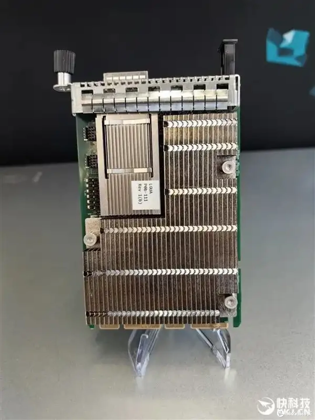 AMD AI加速卡升级288GB内存、1400W功耗野兽！下代更是80万兆网卡
