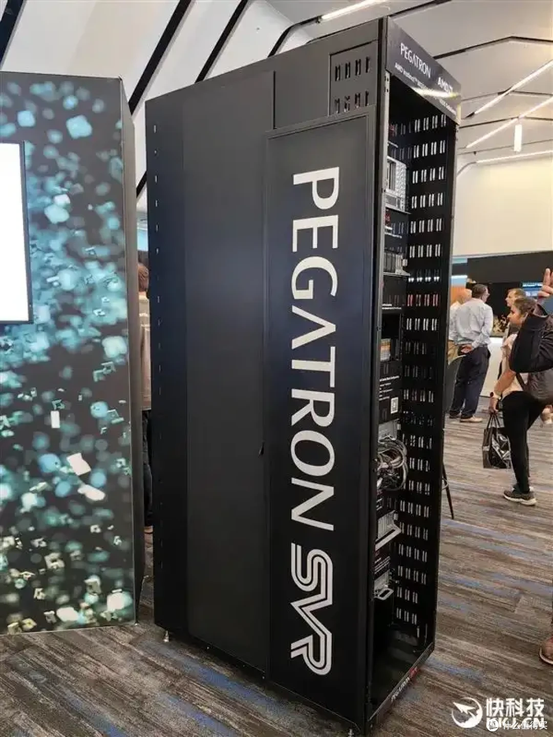 AMD AI加速卡升级288GB内存、1400W功耗野兽！下代更是80万兆网卡