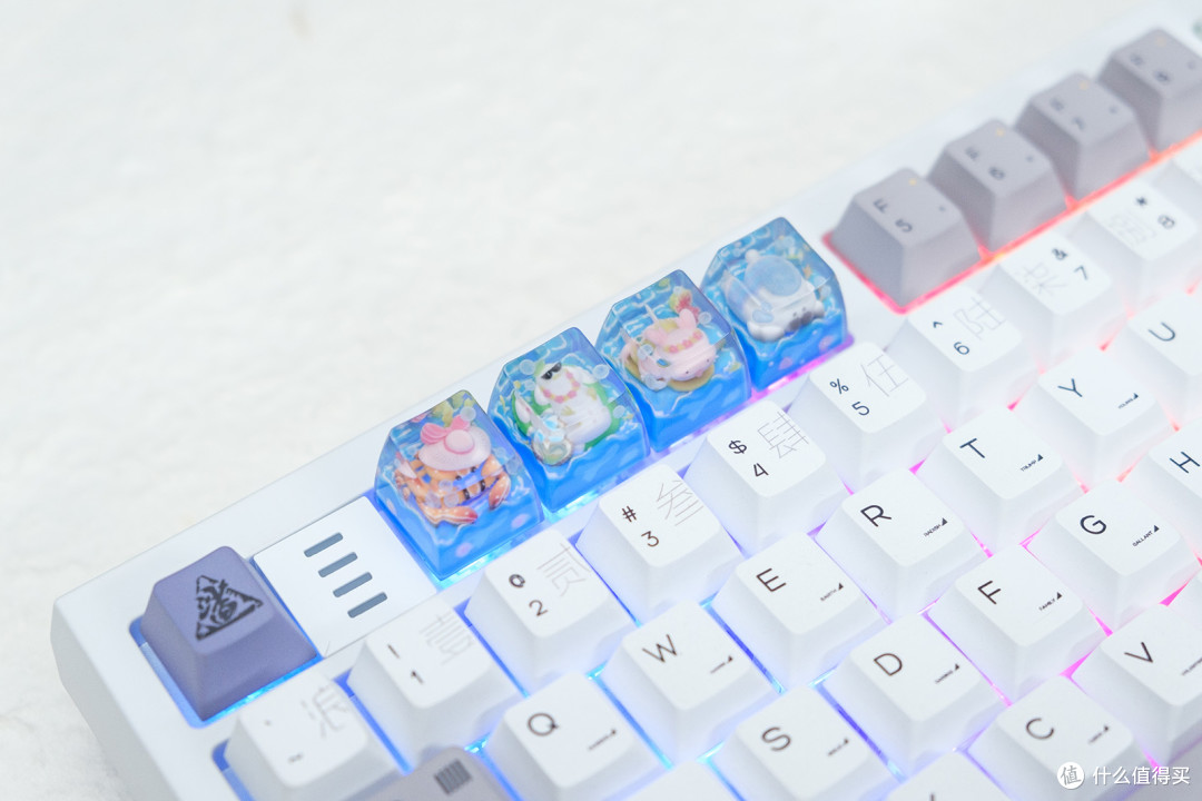 炎炎夏日的一丝清凉意，KEYMOJI键墨泳池派对个性键帽