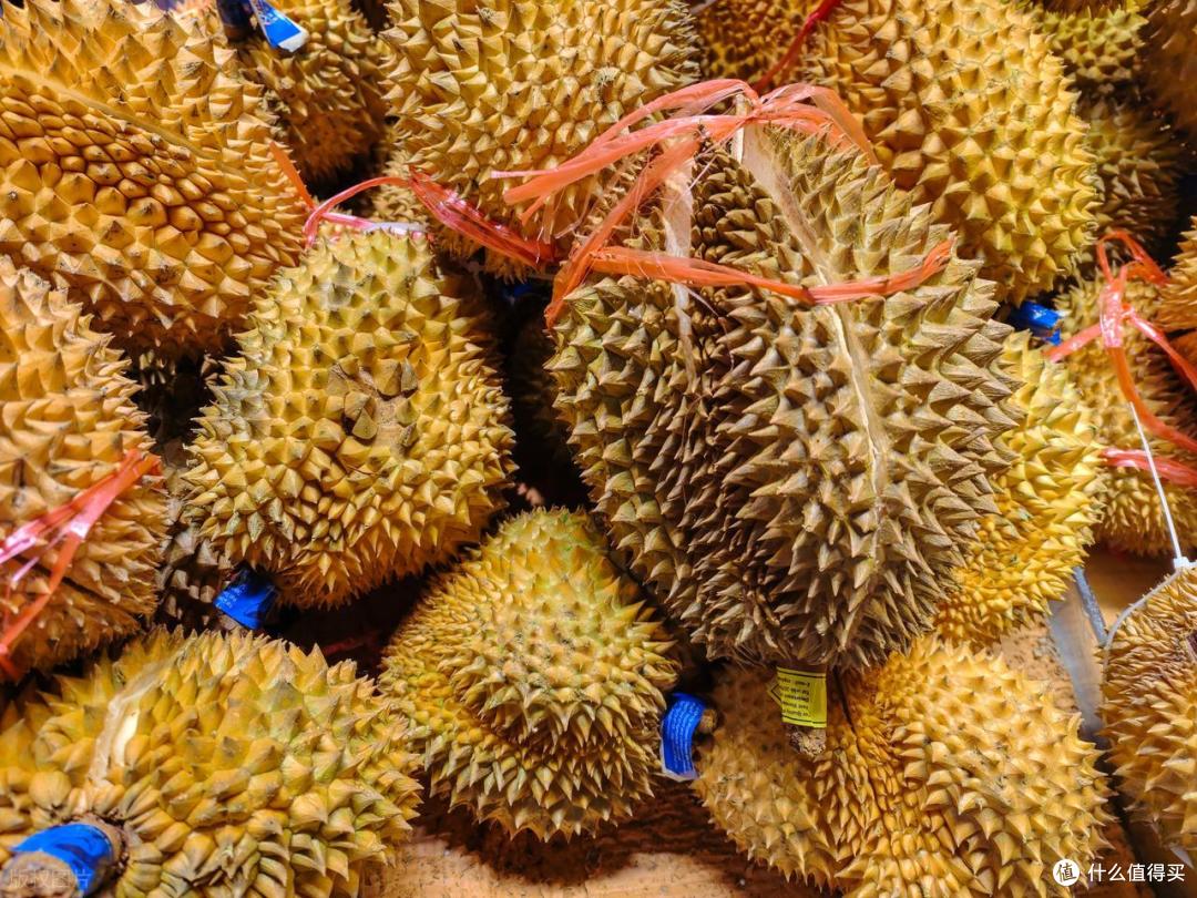 买榴莲,别挑裂开的!记住这5个小窍门,保证皮薄肉满,个个香甜