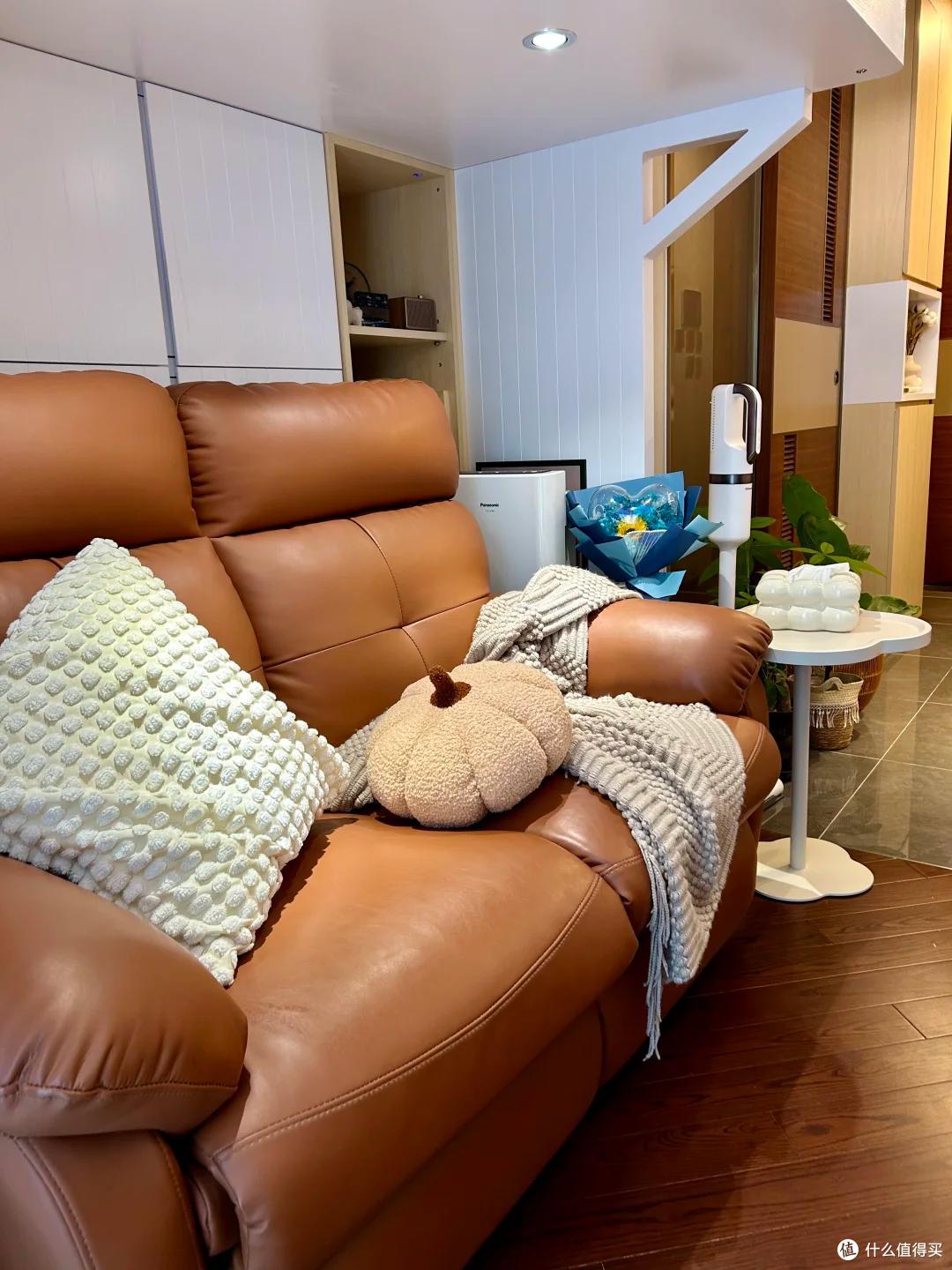 香港一姑娘的房子火了,12㎡首付仅90w,网友:好高级,好想住进去