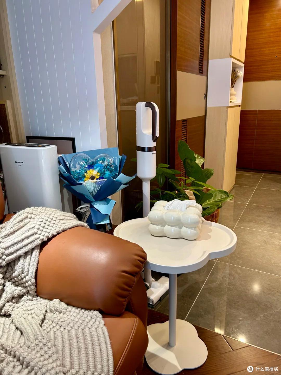 香港一姑娘的房子火了,12㎡首付仅90w,网友:好高级,好想住进去