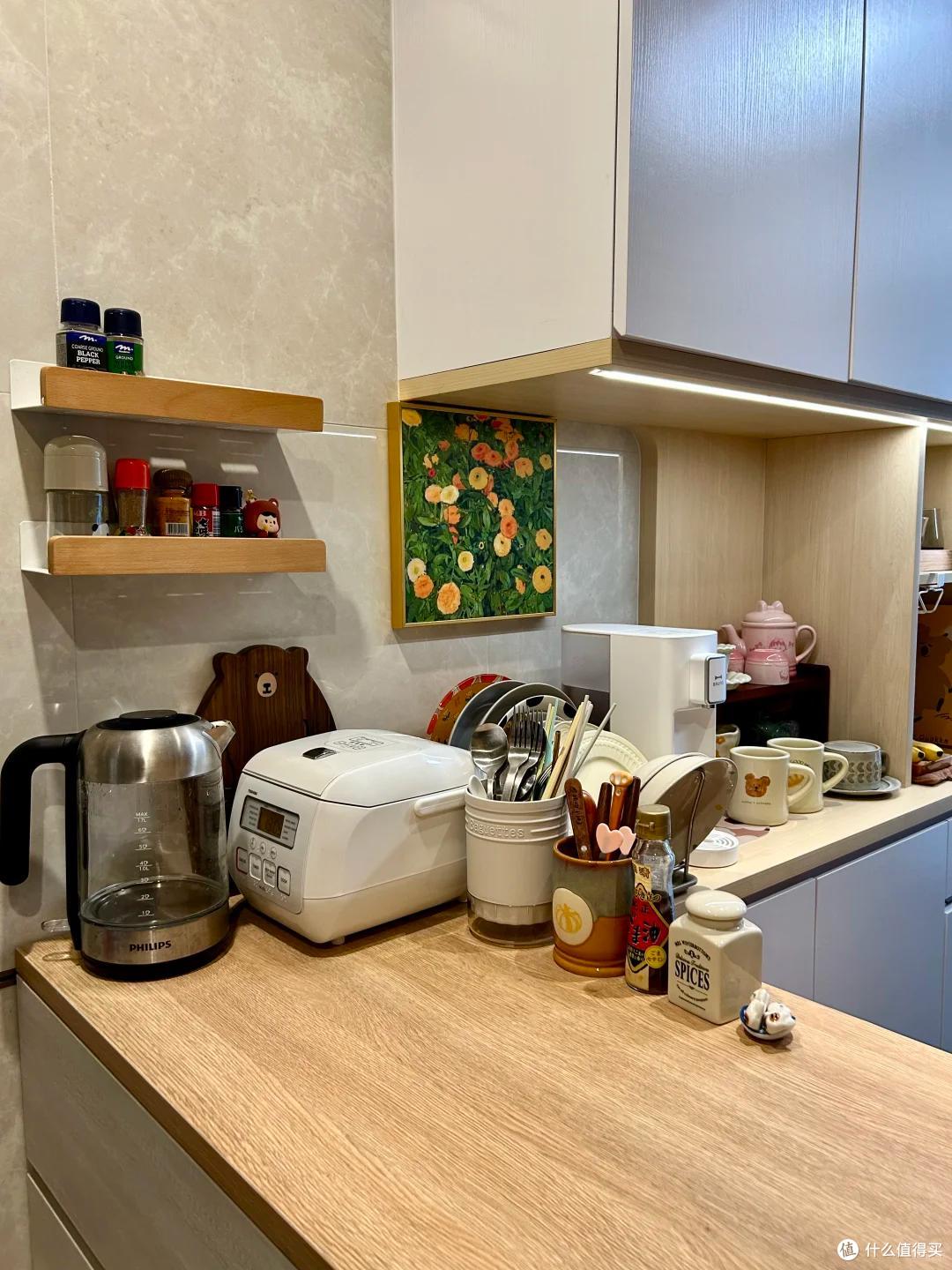 香港一姑娘的房子火了,12㎡首付仅90w,网友:好高级,好想住进去
