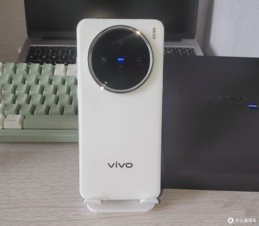 vivo拒绝高价低配，从4299元跌至2778元，售价更加亲民了