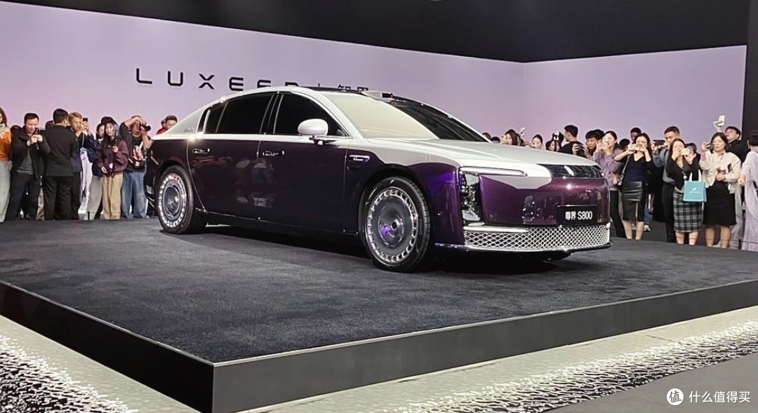 尊界 S800:70.8 万起的豪华车,能否吸引你的目光?
