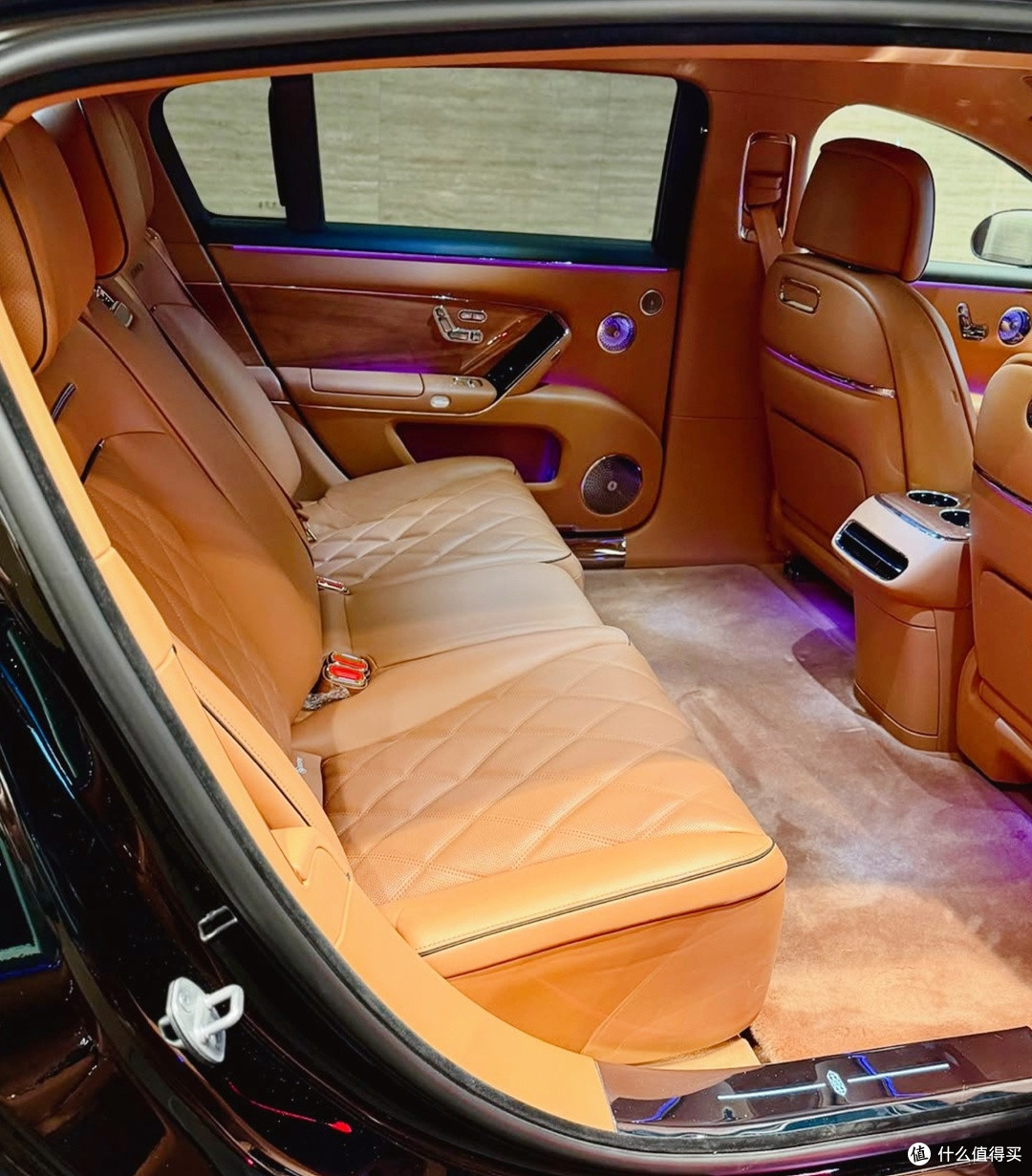 尊界 S800:70.8 万起的豪华车,能否吸引你的目光?