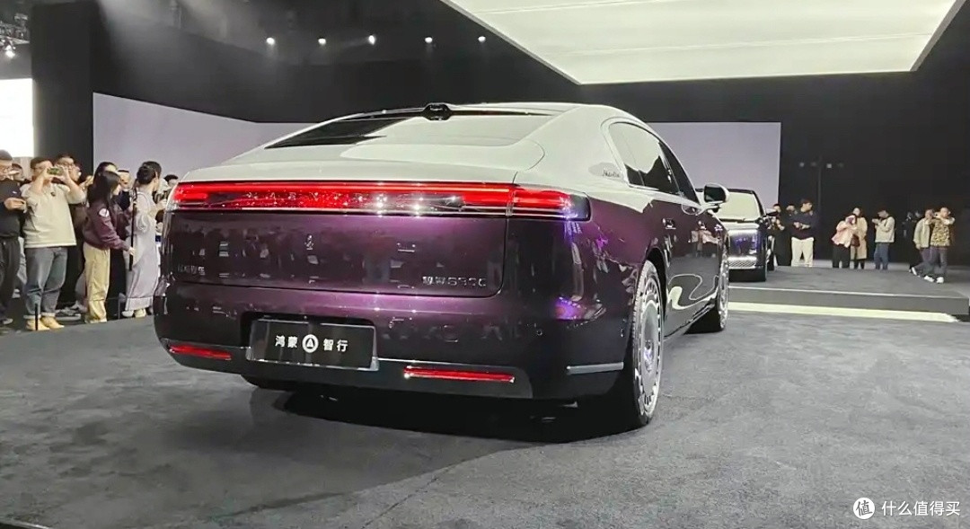 尊界 S800:70.8 万起的豪华车,能否吸引你的目光?