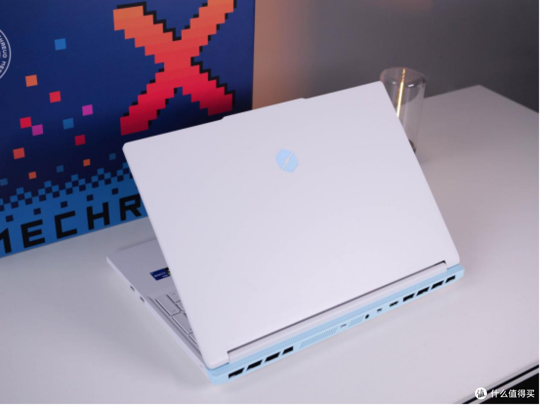 青春氛围感拉满!极光 X 潮玩版游戏本凭颜值杀疯了