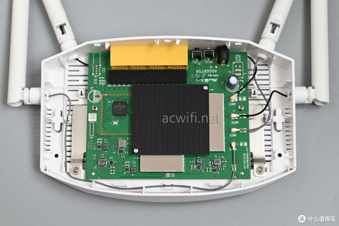 端ゆかり E1630加工散热孔：中兴路由器wifi6千兆E1630电信商企版Wi-Fi6