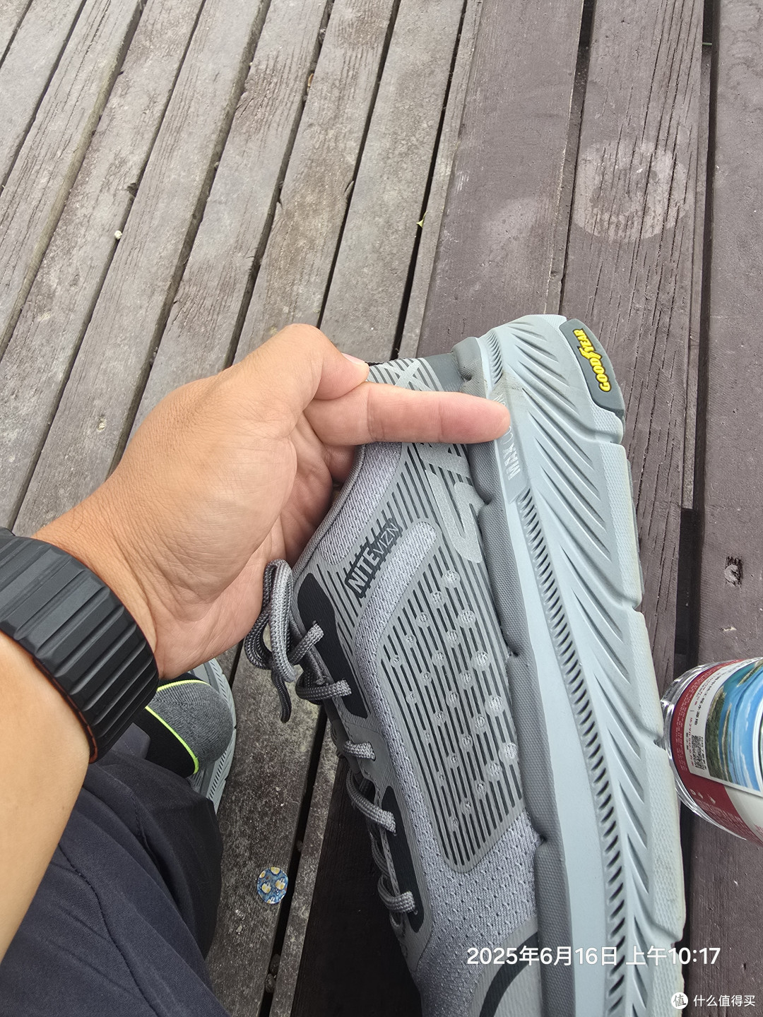 斯凯奇鞋子也开始抄作业啦 脚感跟hoka差不多啊