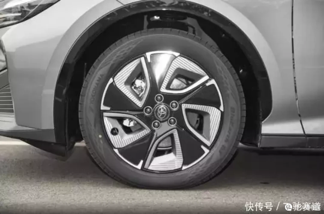 上市就夭折,降7.3万元,车头挂丰田标,沦为网约热门车型