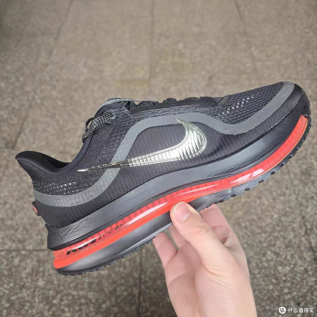 Nike飞马Premium：三层中底的舒适体验