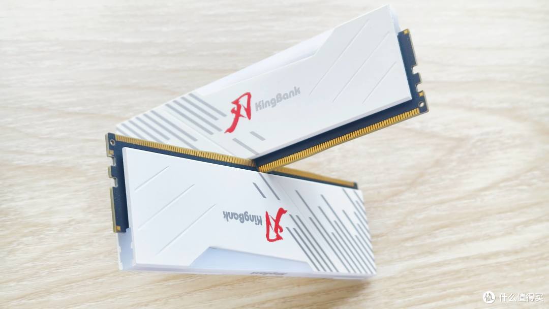 纯白性能怪兽:14代酷睿i7+ARC B570+闪鳞G600打造极致3i游戏主机