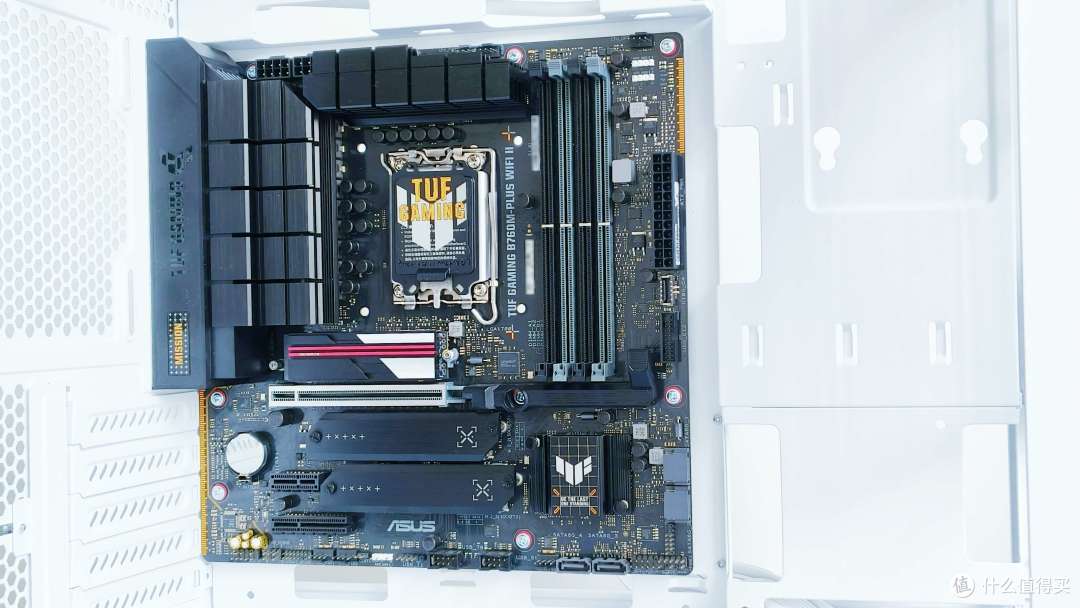 纯白性能怪兽:14代酷睿i7+ARC B570+闪鳞G600打造极致3i游戏主机