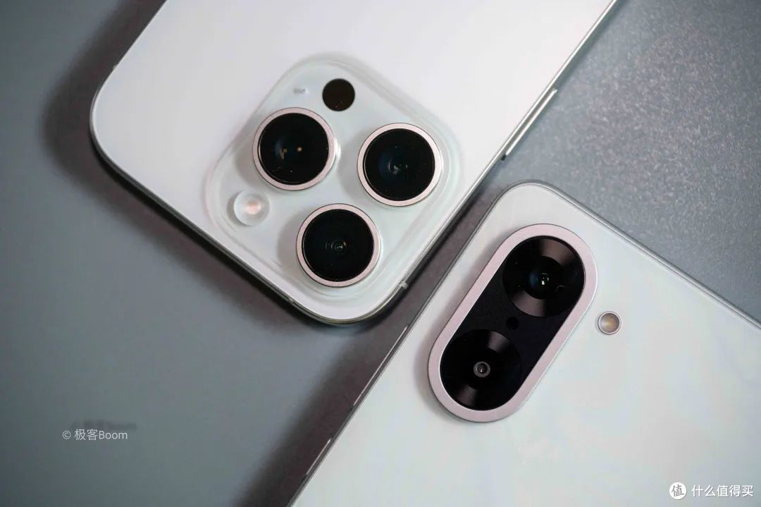 ▲这么一对比，iPhone 16 Pro镜头也不大