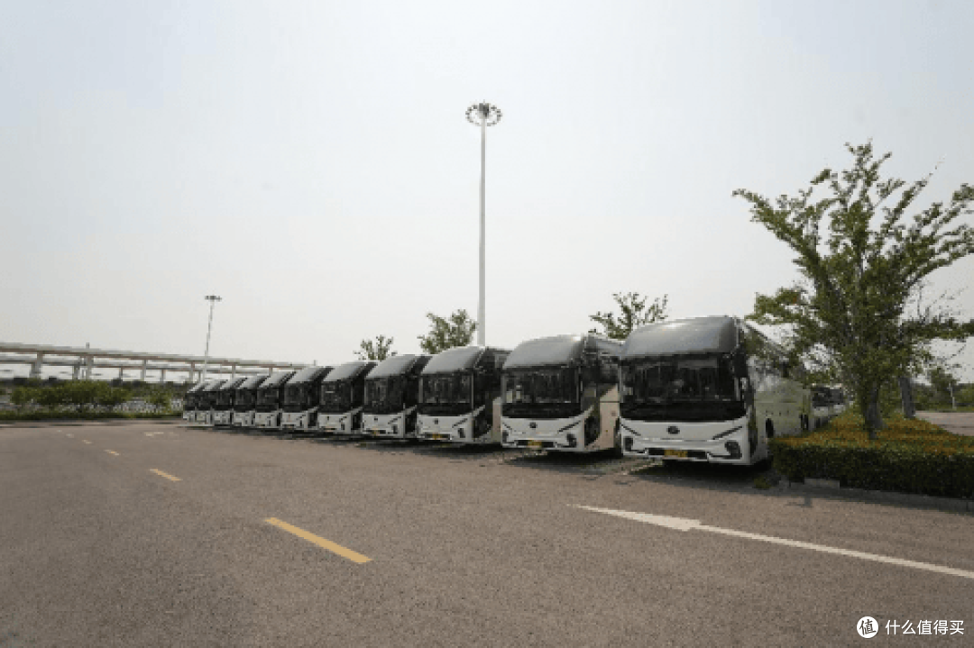 批量海格新V系客车上线徐州!解锁旅游客运转型升级新图景