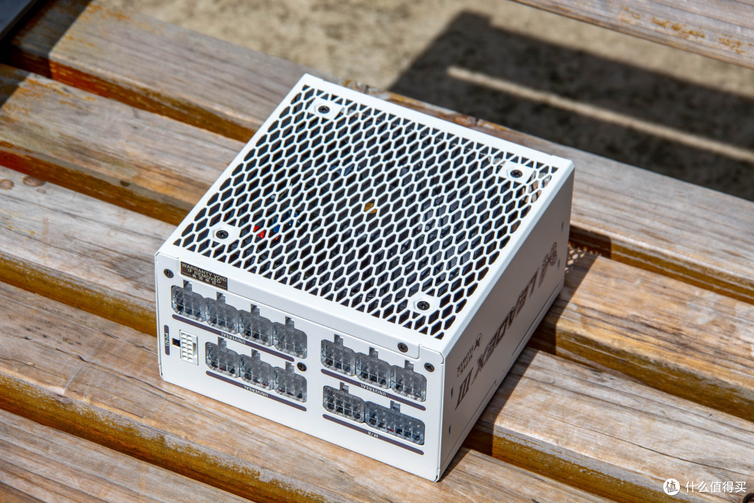 闭眼随便插？新手友好度拉满！振华 LEADEX III PROA 1000W