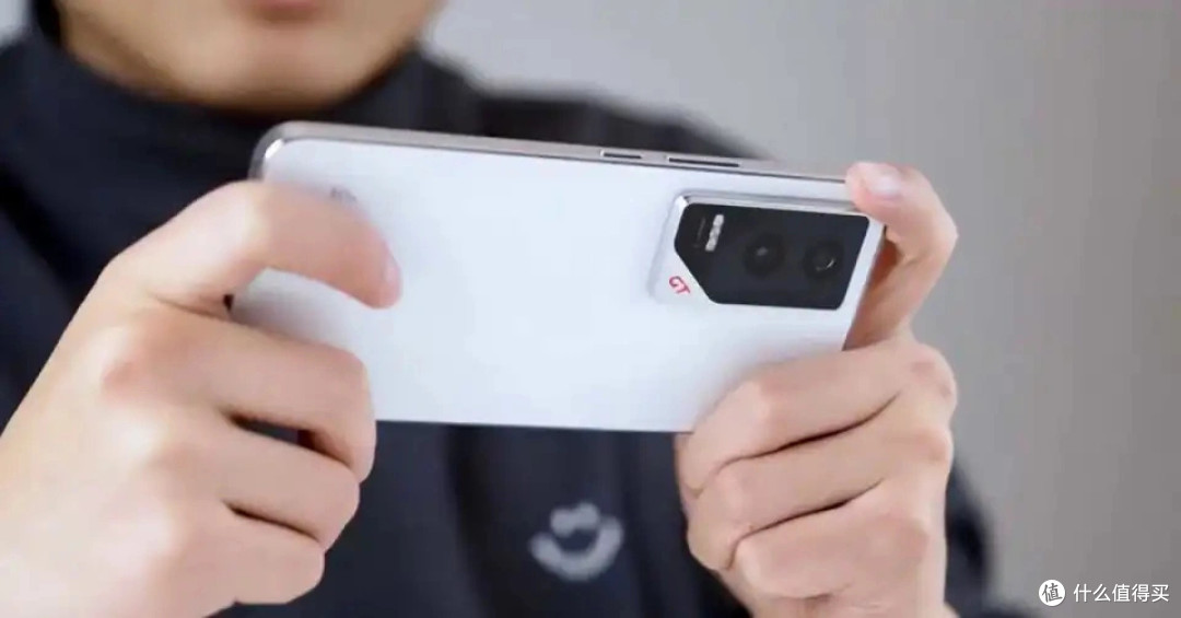 荣耀618太拼了!16GB+1TB突降至2370元,骁龙8Gen3旗舰一降再降