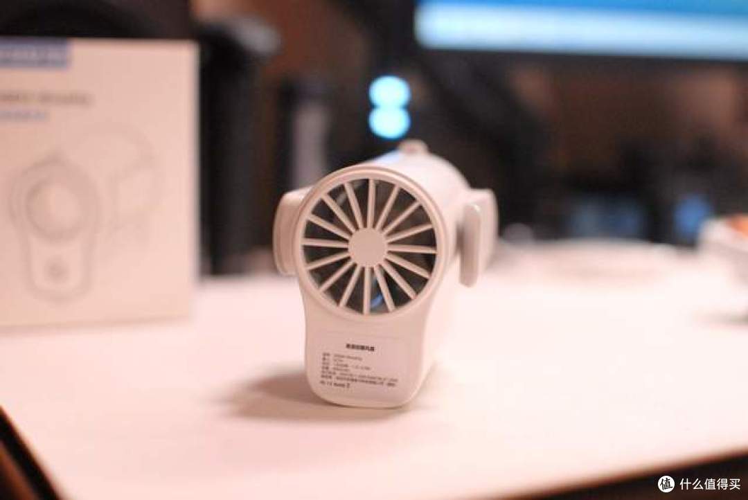 西圣WindHip高速挂腰风扇:夏日清凉新宠,灵活佩戴畅享劲风