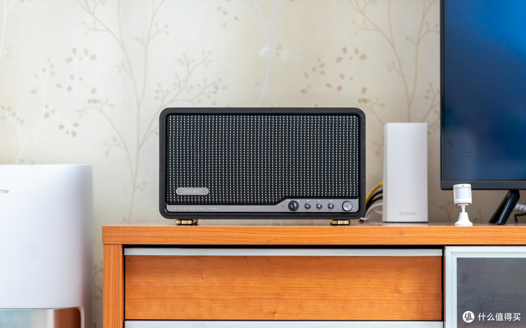 桌搭美学与音质盛宴：漫步者三款 Hi-Fi 音箱深度体验横评