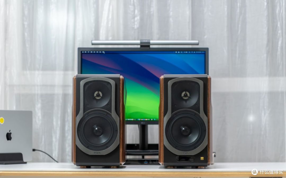 桌搭美学与音质盛宴：漫步者三款 Hi-Fi 音箱深度体验横评