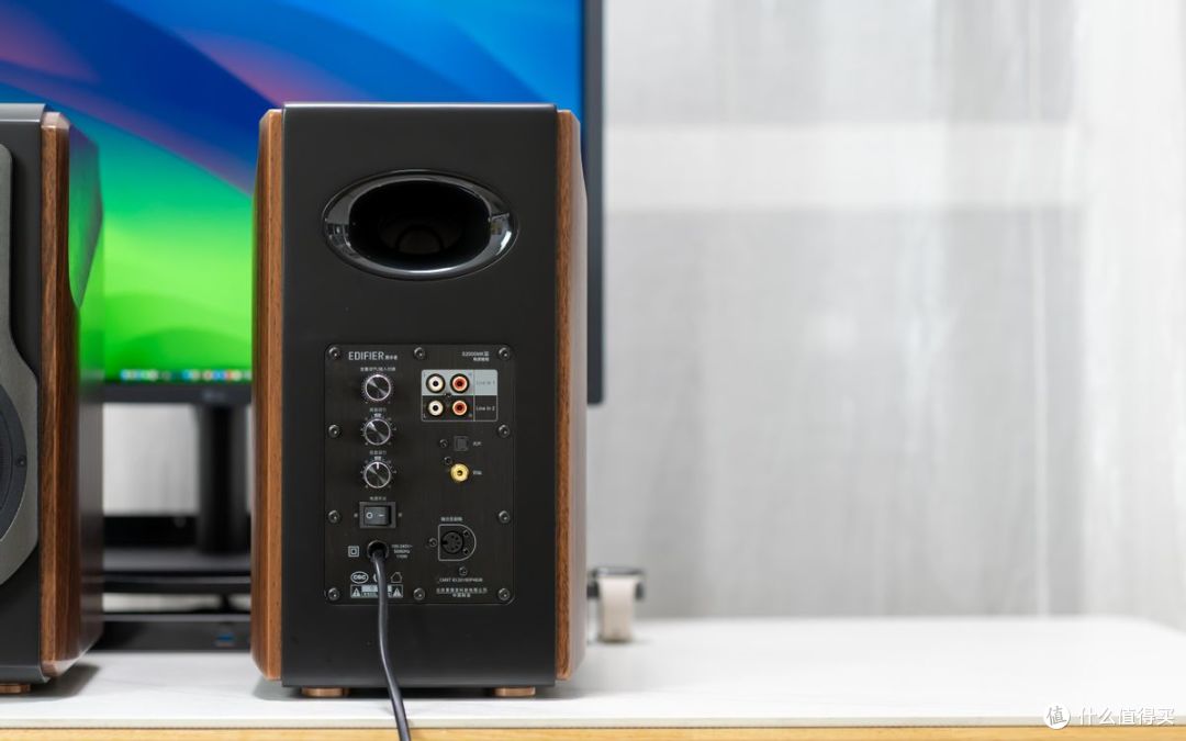 桌搭美学与音质盛宴：漫步者三款 Hi-Fi 音箱深度体验横评