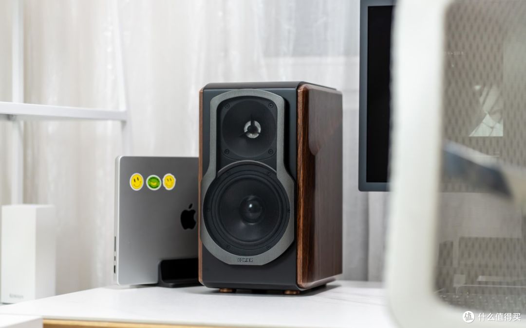 桌搭美学与音质盛宴：漫步者三款 Hi-Fi 音箱深度体验横评