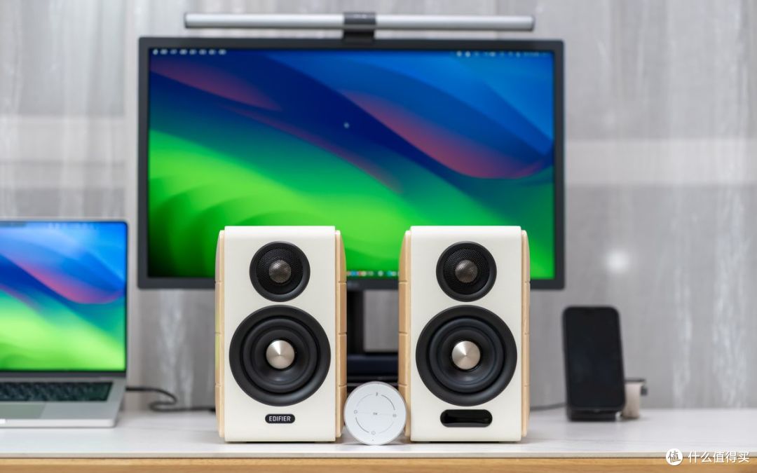 桌搭美学与音质盛宴：漫步者三款 Hi-Fi 音箱深度体验横评
