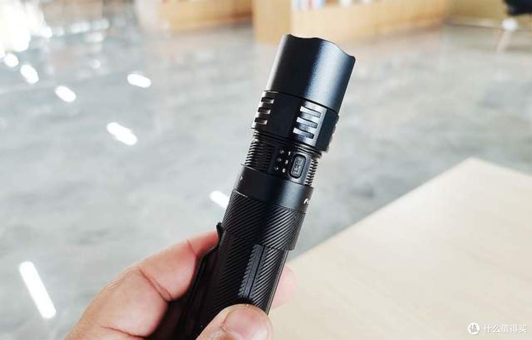 Fenix PD35R ACE：重磅出击的年度力作，三合一战术直筒手电筒！